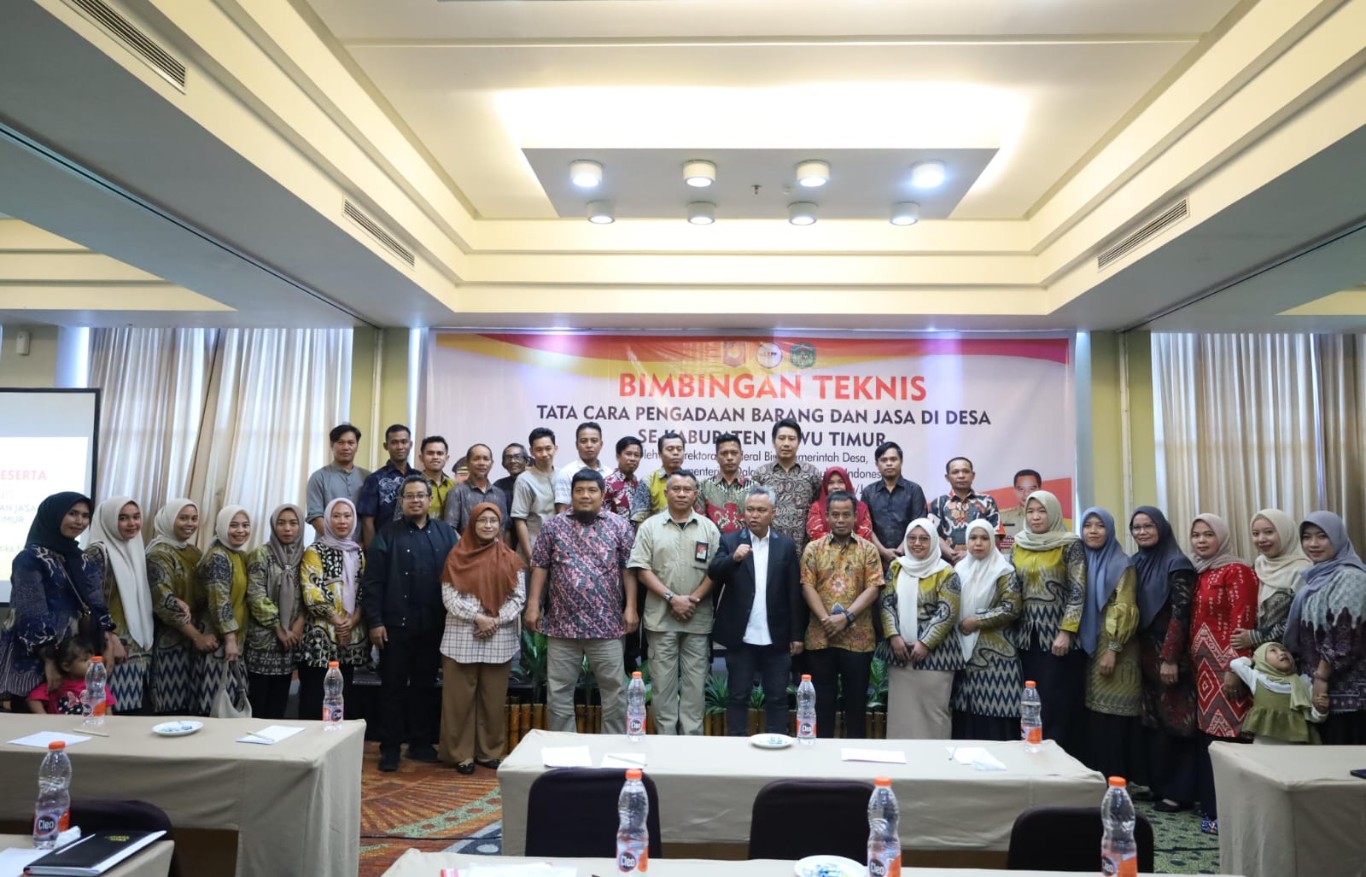 BIMTEK -- Dinas Pemberdayaan Masyarakat dan Desa (DPMD) Kabupaten Luwu Timur menggelar Bimtek Tata Cara Pengadaan Barang dan Jasa di Desa untuk para aparatur desa di Kabupaten Luwu Timur di Hotel Santika Makassar, Jumat (6/9).
