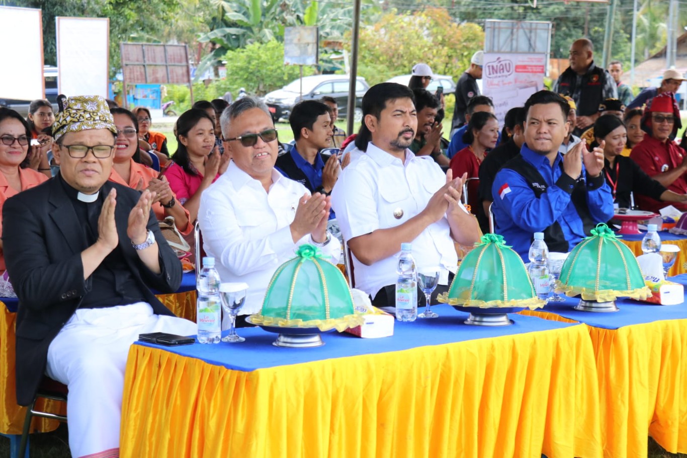 HADIRI -- Bupati Luwu Timur, H Budiman didampingi Wakil Bupati, Mochammad Akbar Andi Leluasa menghadiri pembukaan Rapat Kerja (Raker) II Persekutuan Pemuda Gereja Toraja (PPGT) Tahun 2024. Pembukaan Raker diawali devile di Lapangan Desa Solo, Kecamatan Angkona, Sabtu (7/9)
