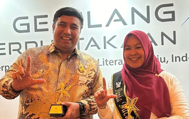 Chaidir Syam-Ulfiah Nur Yusuf Dikukuhkan sebagai Ayah dan Ibu Genre Maros