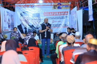 SOSIALISASI -- Calon Bupati Pinrang, Andi Irwan Hamid menggelar sosialisasi di Dusun Sengae Utara, Desa Mattiro Ade, Kecamatan Patampanua, Kabupaten Pinrang, Sabtu (28/9)
