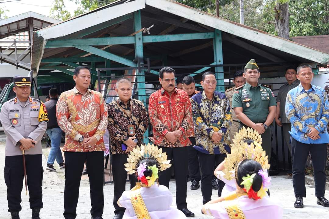 HADIR -- Pj Bupati Pinrang, H Ahmadi Akil saat menghadiri resepsi Hari Ulang Tahun Kejaksaan ke-79 yang digelar di Kantor Kejaksaan Negeri Pinrang, Senin (2/9).