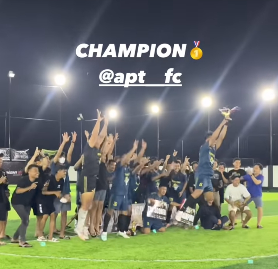 KAMPIUN -- Tim APFC keluar sebagai kampiun King Mini Soccer I 2024 setelah difinal 
King Soccer Football I 2024 yang digelar di Stadion The King Mini Soccer, Minggu (8/9) menang atas Tim NLFC dengan skor tipis 1-0.
