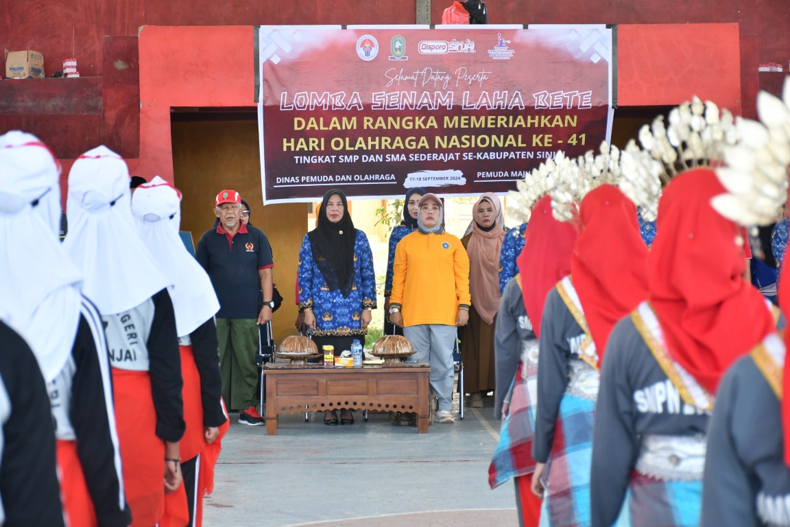 BUKA LOMBA -- Staf Ahli Bupati Bidang Hukum, Politik, dan Pemerintahan, Andi Hariyani Rasyid mewakili Pj Bupati saat membuka kegiatan lomba secara resmi, Selasa (17/9).
