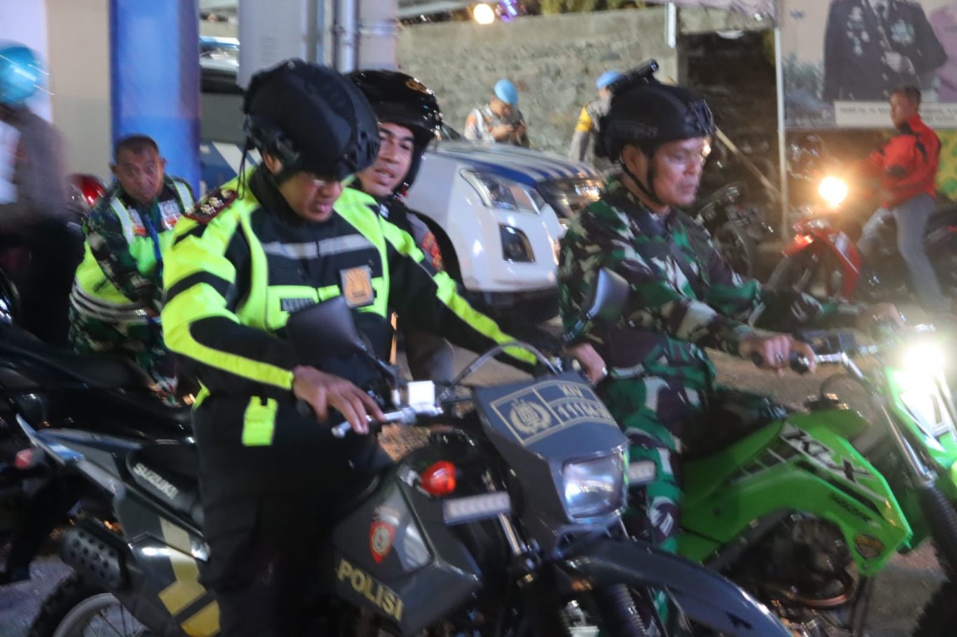 APEL -- Polres Soppeng melaksanakan apel Patroli Cooling System menjelang Pilkada tahun 2024 sekaligus wujud Sinergitas TNI/Polri di Pos 700 Lalulintas Polres Soppeng, Sabtu (7/9). 
