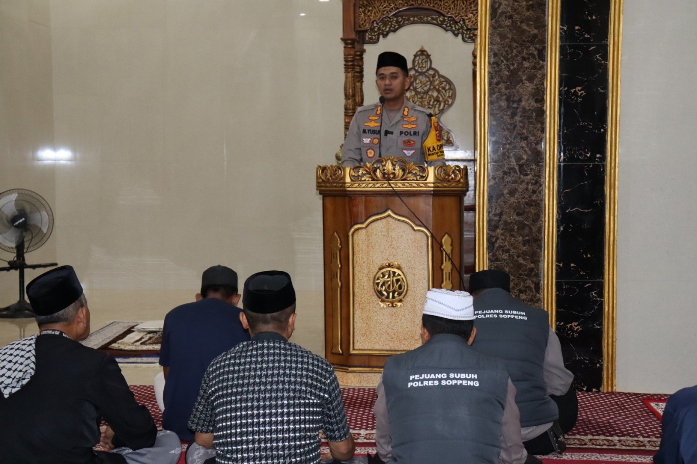 SAFARI SUBUH -- Kapolres Soppeng AKBP H Muhammad Yusuf Usman melaksanakan Safari Subuh di Masjid Al Furqan Jera’E Kelurahan Bila, Kecamatan Lalabata, Kabupaten Soppeng, Kamis (19/9). 
