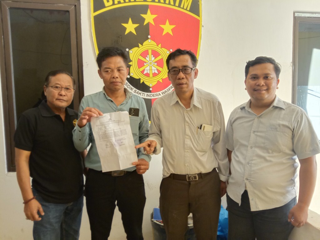 LAPOR POLISI -- Pengacara Abdul Asis geram dituding melakukan operasi intelijen hingga melaporkan oknum Kb ke Mapolres Tator.
