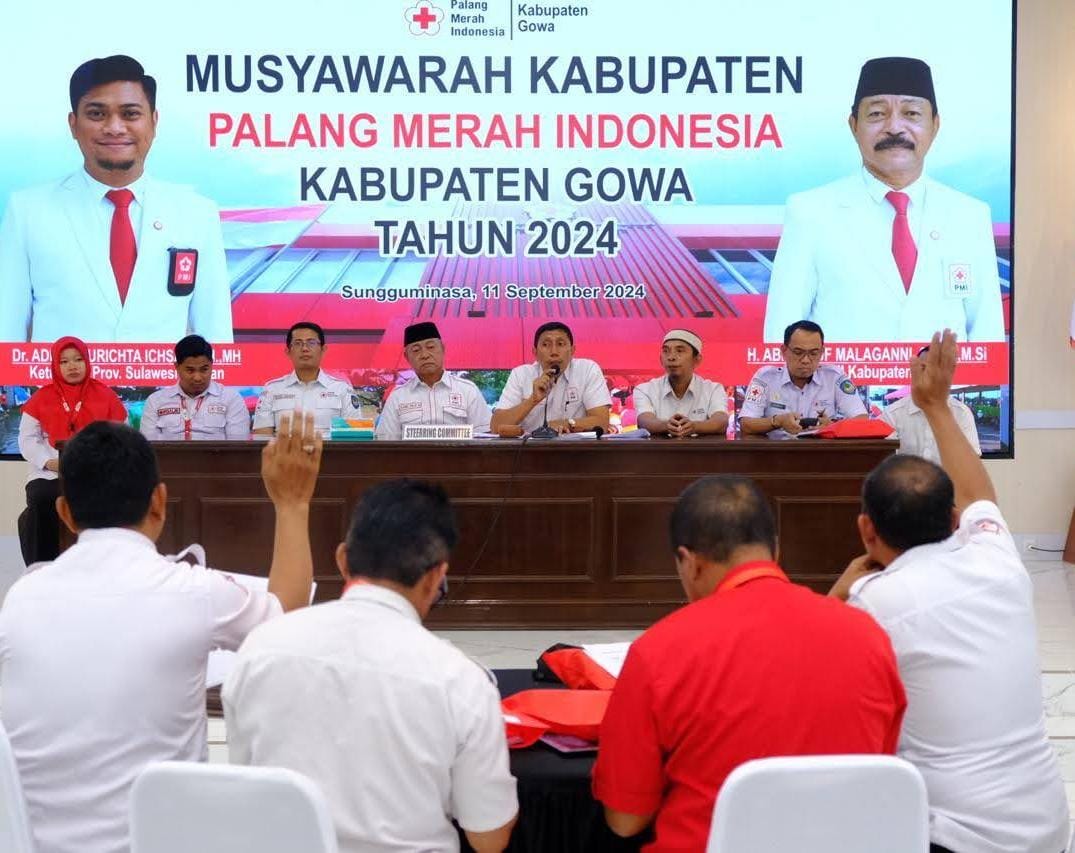 BKM/SAR
TIM FORMATUR -- Ketua PMI Gowa Terpilih, Abdul Rauf Malaganni Karaeng Kio, saat menyebutkan nama-nama yang masuk salam tim formatur penyusunan kepengurusan PMI Gowa periode 2024-2029.
