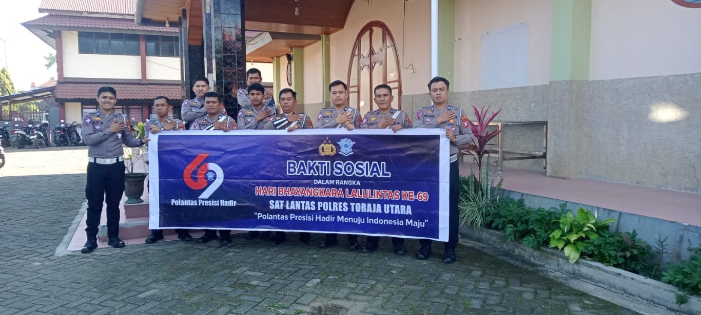BAKTI RELIGI -- Sat Lantas Polres Toraja Utara menggelar Bakti Religi menjelang HUT Sat Lantas ke-69 di dua tempat ibadah, Selasa (10/9). 
