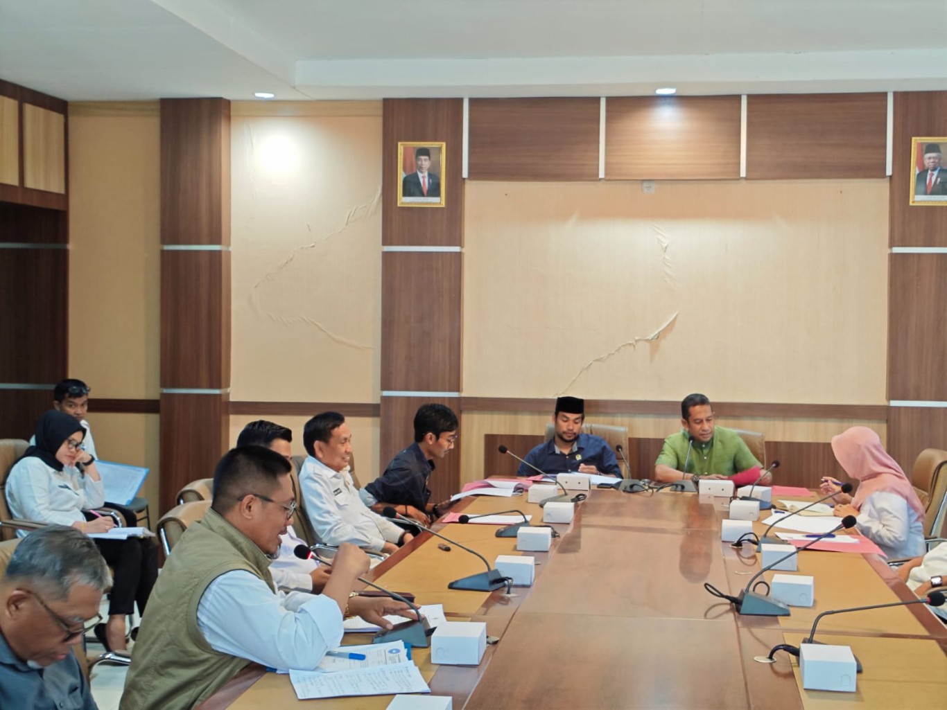 RAPAT -- DPRD Kabupaten Wajo menggelar Rapat Dengar Pendapat (RDP) di ruang rapat pimpinan DPRD membahas posisi Plt Kadis Pendidikan dan Kadispora, Rabu (25/9) 
