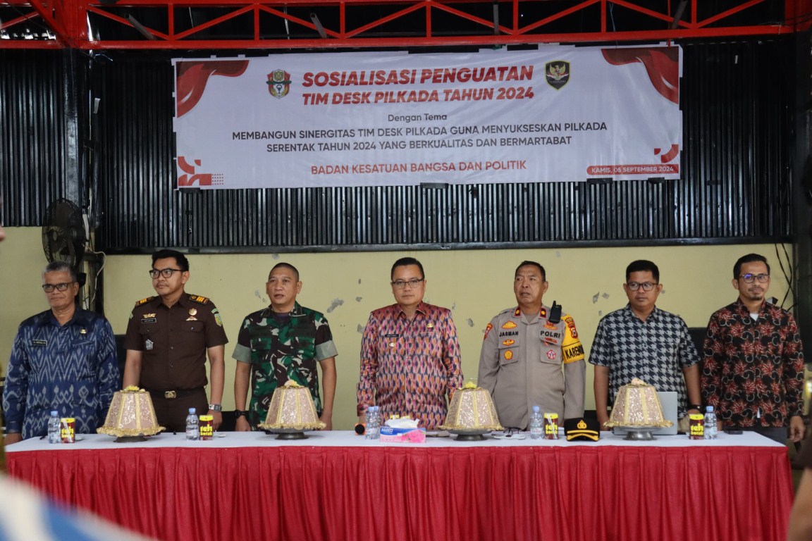 SOSIALISASI -- Pj Bupati Wajo, Andi Bataralifu membuka kegiatan Sosialisasi Penguatan Peran Desk Pilkada Kabupaten Wajo Tahun 2024 di Loung Garden, Kamis (5/9/). Desk 
