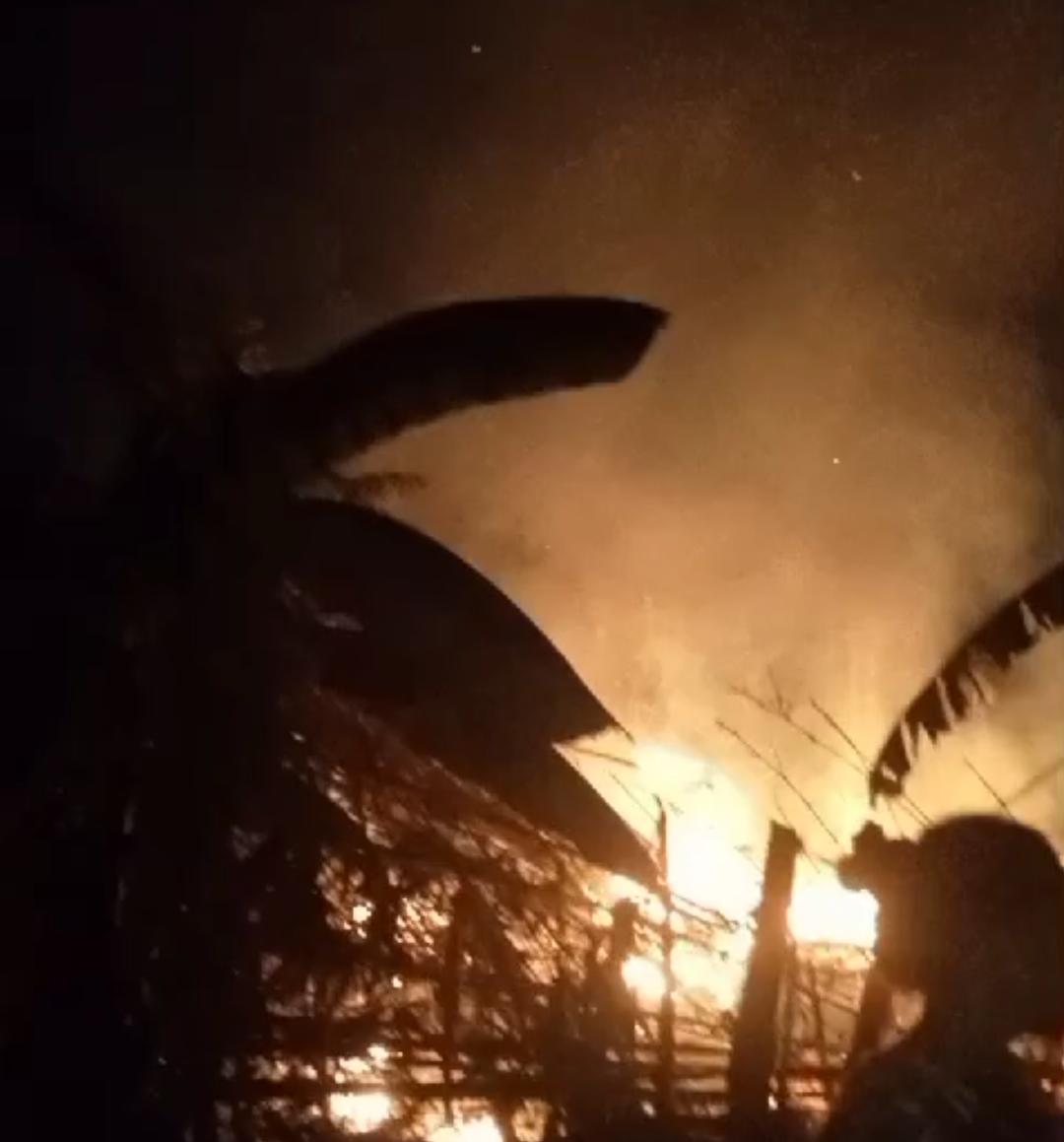 IST
WASPADA -- Kasus kebakaran lahan di Kecamatan Bontomarannu beberapa hari lalu menjadi perhatian Disdamkar agar masyarakat harus selalu waspada jika membakar sampah dilahannya. 

