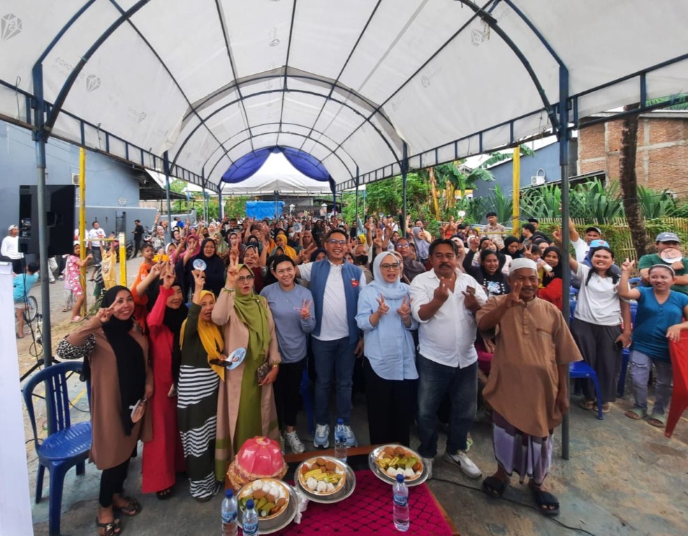 IST
KAMPANYE DIALOGIS--Calon wakil wali Kota Makassar, Rezki Mulfiati Lutfi, melaksanakan kampamye dialogis di Dampang Bira, Kelurahan Bangkala, Kecamatan Manggala, Selasa (8/10)
