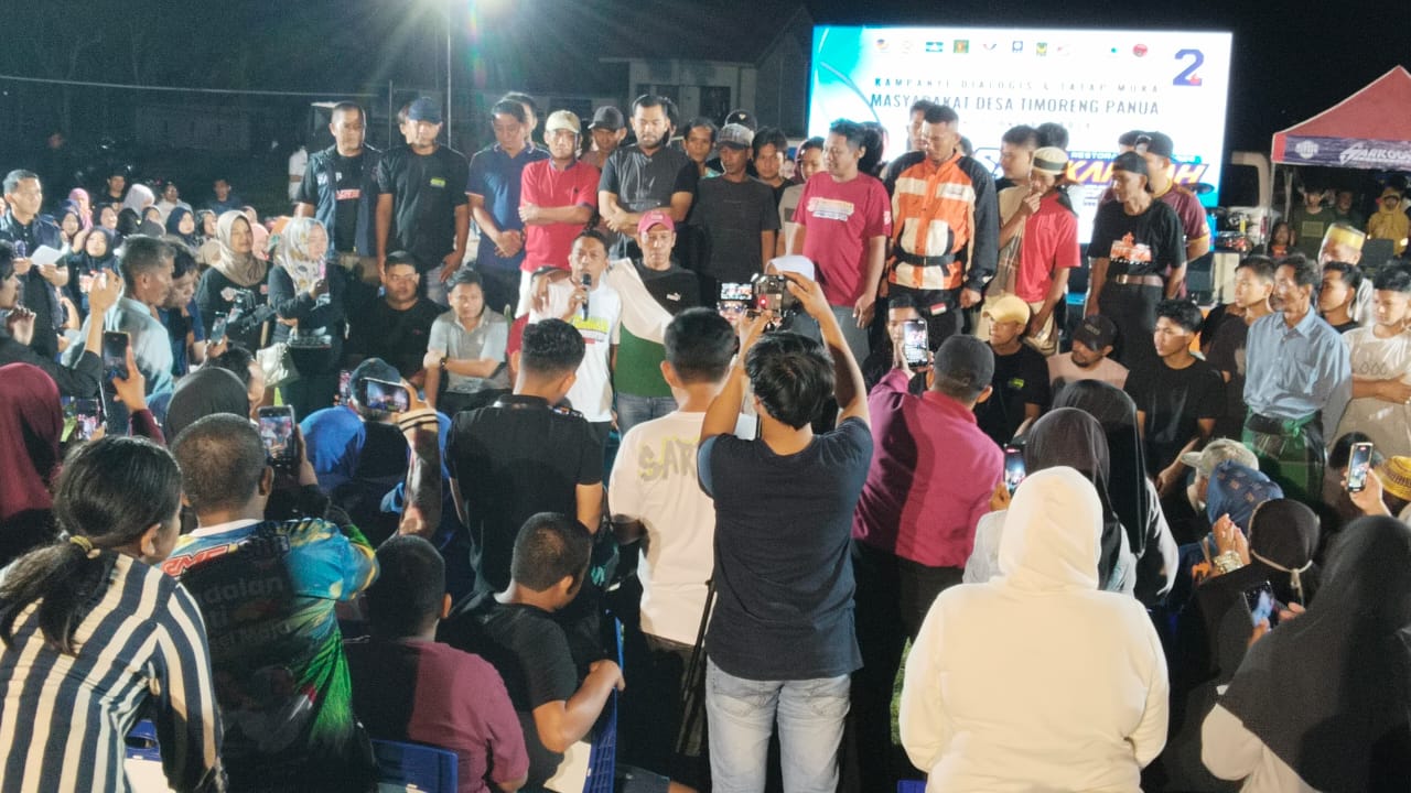 IST
UCAPKAN TERIMAKASIH--Politisi Nasdem selaku calon bupati Soidrap H. Syaharuddin Alrief menyampaikan tyerimakasih kepada warga yang datang di lapangan Timoreng Panua, Senin (7/10)
