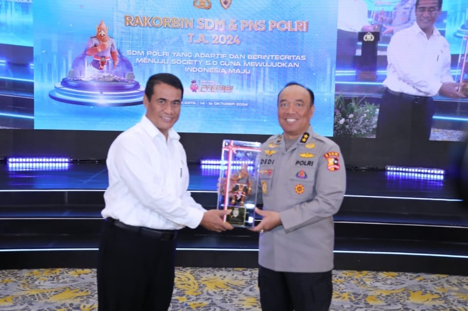 Mentan Andi Amran Sulaiman usai berbicara tentang mimpi besar pertanian Indonesia di acara Rakorbin SDM dan PNS Polri di Jakarta.