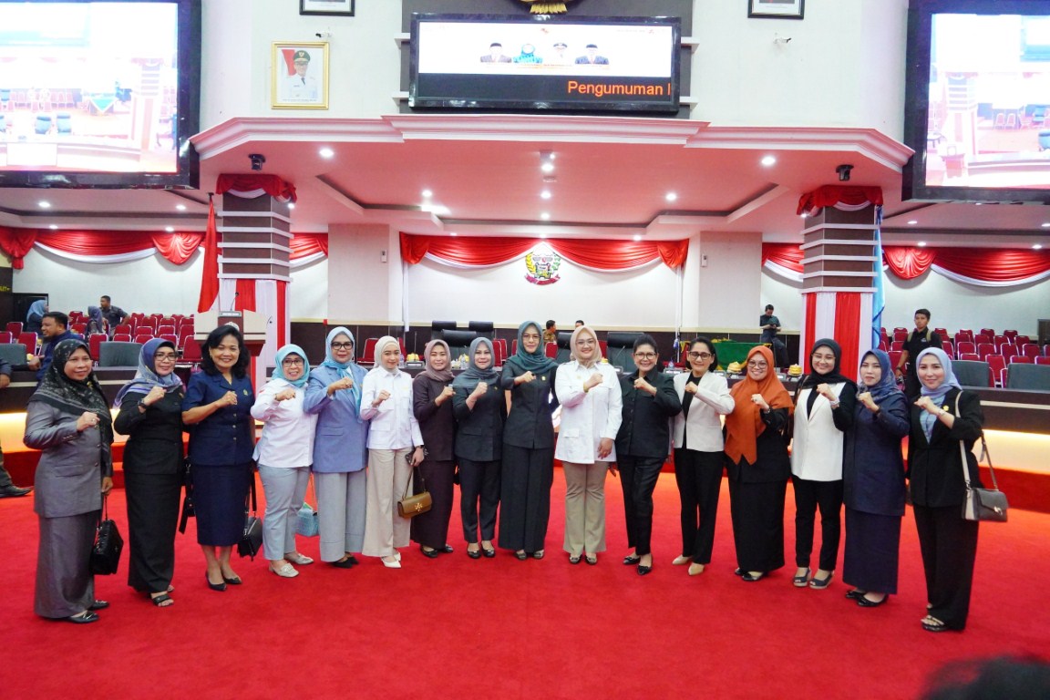 ist
UMUMKAN--Ketua Sementara DPRD Provinsi Sulsel Andi Rachmatika Dewi telah menerima nama nama calon pimpinan dewan dan pimpinan dari sembilan fraksi yang ada. Nama-nama tersebut telah diumumkan di DPRD Sulsel,kemarin.
