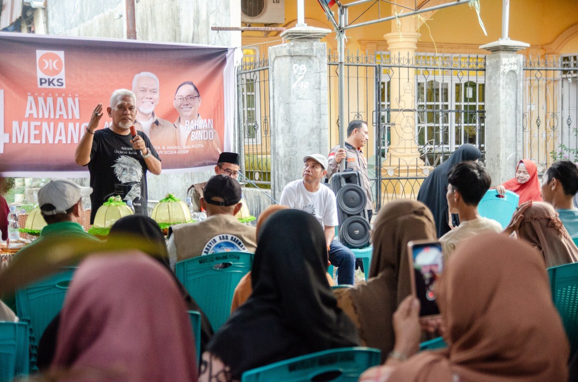 IST
PERKENALKAN PROGRAM--Calon wali kota Makassar nomor urut empat Amri Arsyid kembali memperkenalkan program bantuan modal usaha kepada warga Kelurahan Peccerakkang, Kecamatan Biringkanaya

