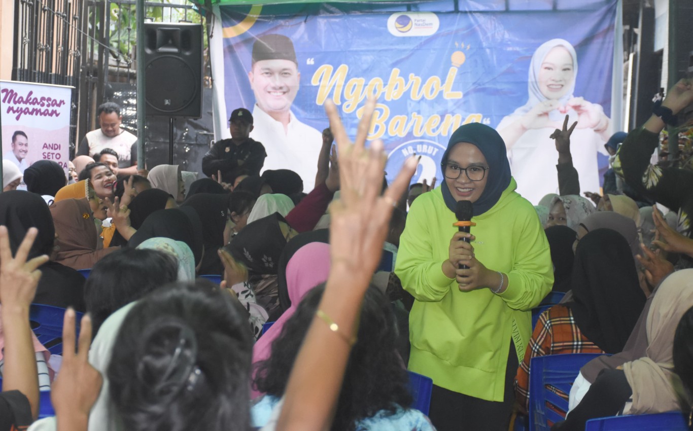 IST
SAFARI POLITIK--Politisi Nasdem sebagai calon wakil wali kota Makassar Rezki Mulfiati Lutfi melanjutkan agenda safari politiknya disejumlah kelurahan, Selasa (15/10)
