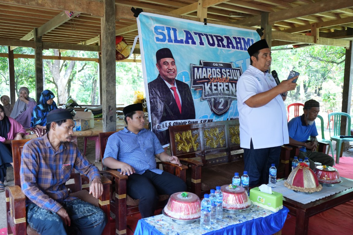 
IST
SAMPAIKAN HARAPANNYA--Calon bupati Maros, Chaidir Syam menyampaikan harapannya kepada masyarakay Tompobulu 
