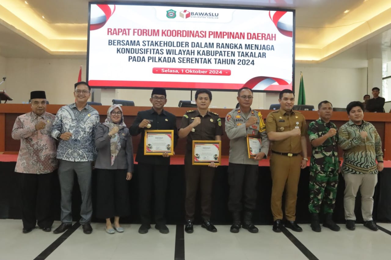 IST
RAKOR--Bawaslu Takalar bersama Forkompinda setelah Rakor Pilkada serentak di Aula Kantor Bupati Takalar Selasa (1/10)
