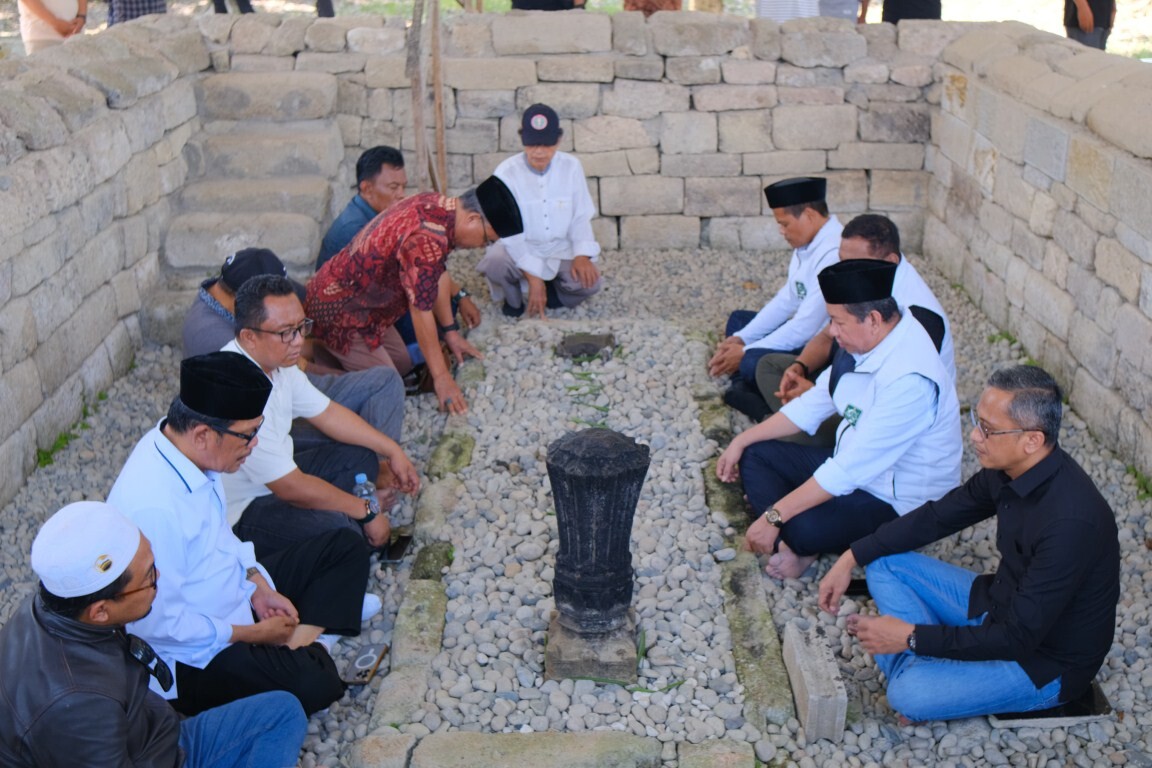 Azhar Silaturahmi di Pesantren dan Ziarah Makam