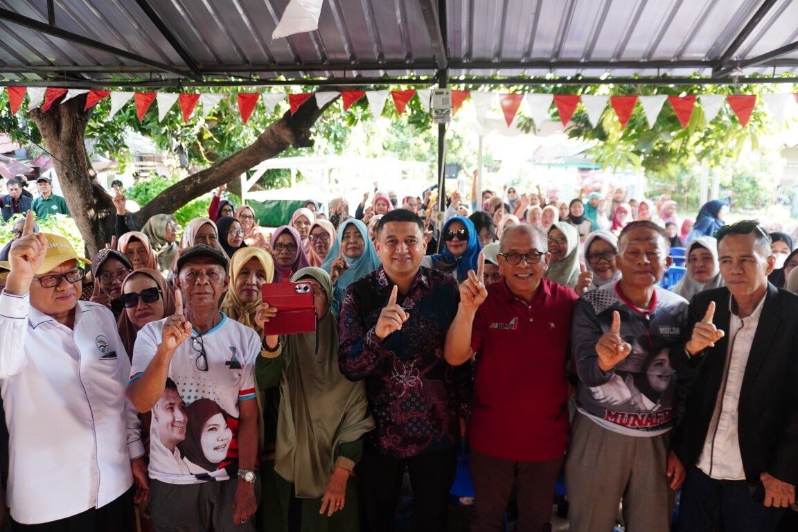 IST
KAMPANYE DIALOGIS--Calon wali kota Makassar Munafri Arifuddin melakukan kampanye dialogis di BTP blok A Kecamatan Tamalanrea, Rabu (23/10)
