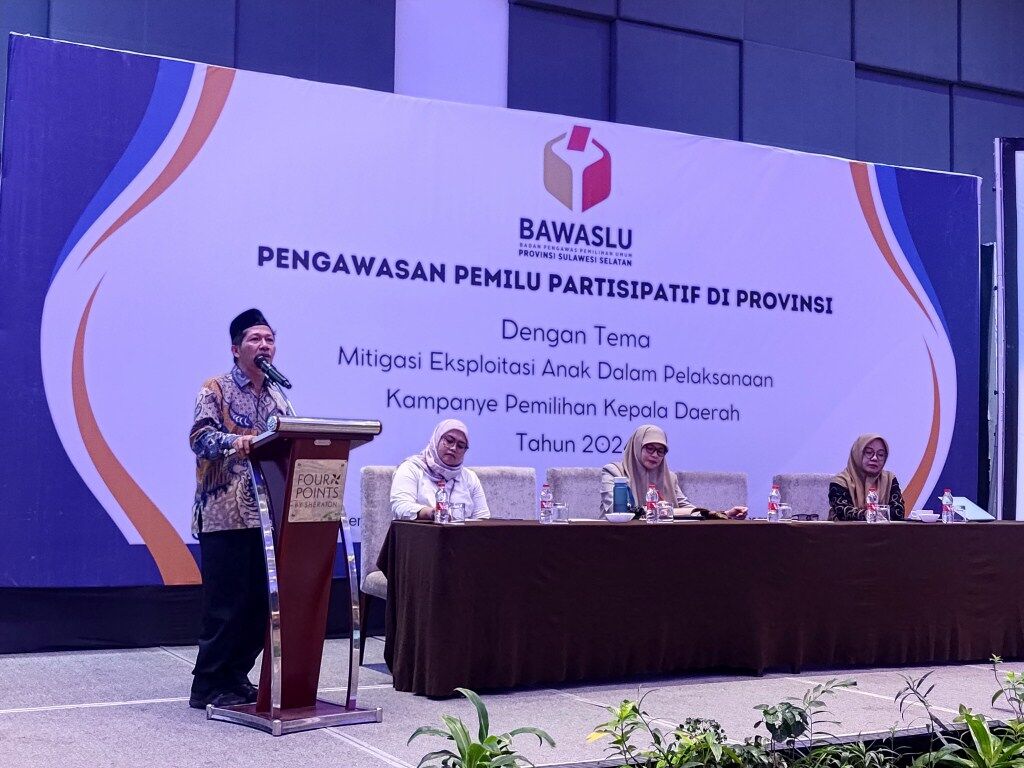 BKM/SITUJU 
BUKA SOSIALISASI--Komisioner KPU Sulsel Saiful Jihad membuka sosialisasi pengawasan pemilu partisipatif di Provinsi  dengan tema mitigasi eksploitasi anak dalam pelaksanaan kampanye pemilihan kepala daerah Tahun 2024  di Hotel Four Point By Sheraton Makassar, Rabu (23/10)
