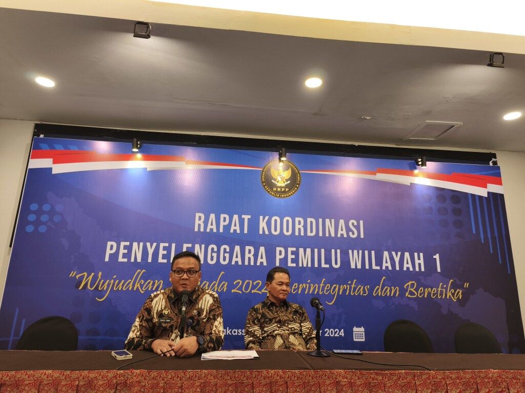 IST
MEMBUKA RAKOR--Ketua DKPP Heddy Lugito membuka kegiatan rapat koordinasi penyelenggara pemilu di Hotel Claro Makassar, Provinsi Sulawesi Selatan, Jumat (25/10)
