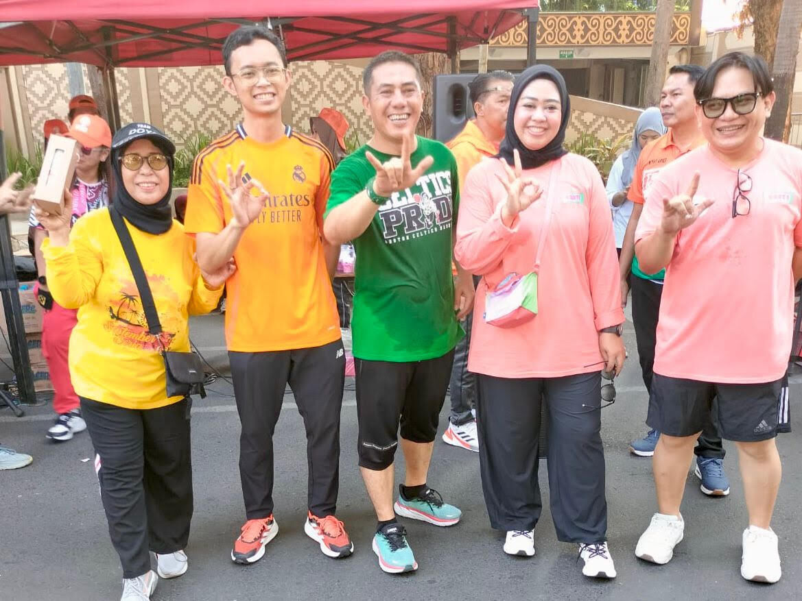 IST
BERSAMA KETUA TIM--calon wakil wali kota Makassar Ilham Fauzi Ari bersama ketua tim pemenangan Inimi Syamsu Rizal MI hadir di CFD Sudiman usai menghadiri kegiatan dari Benteng Muda Indonesia (BMI) kota Makassar
