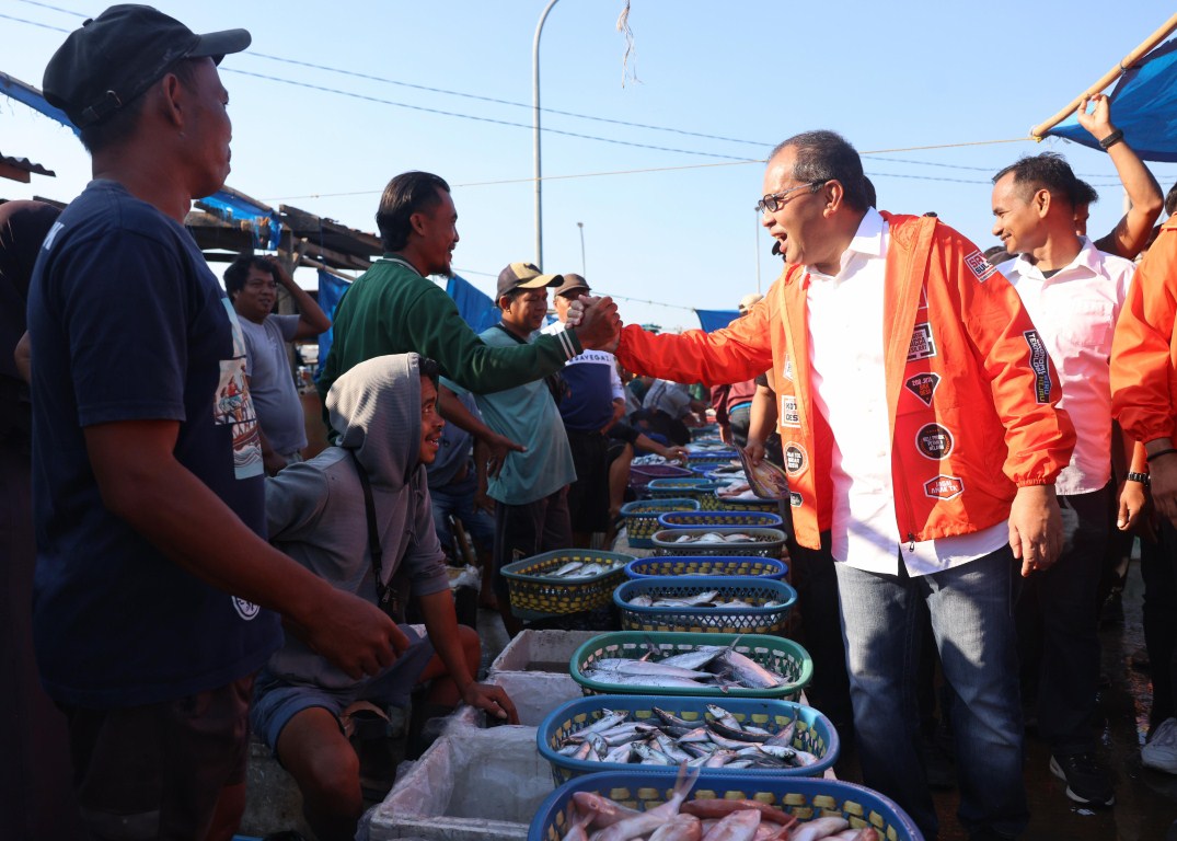 IST
BERKUNJUNG KE PPI-Calon Gubernur Sulsel Moh Ramdhan Pomanto berkunjung ke PPI Beba, Desa Aengtowa, Kecamatan Galesong Utara, Kabupaten Takalar, Rabu (2/10). 
