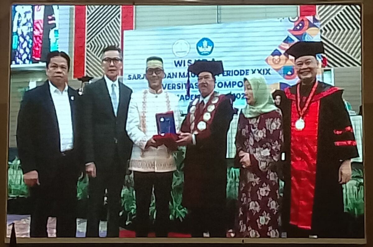 Orasi Ilmiah di Wisuda Universitas Patompo, Pj Gubernur Tegaskan Pentingnya Terus Belajar