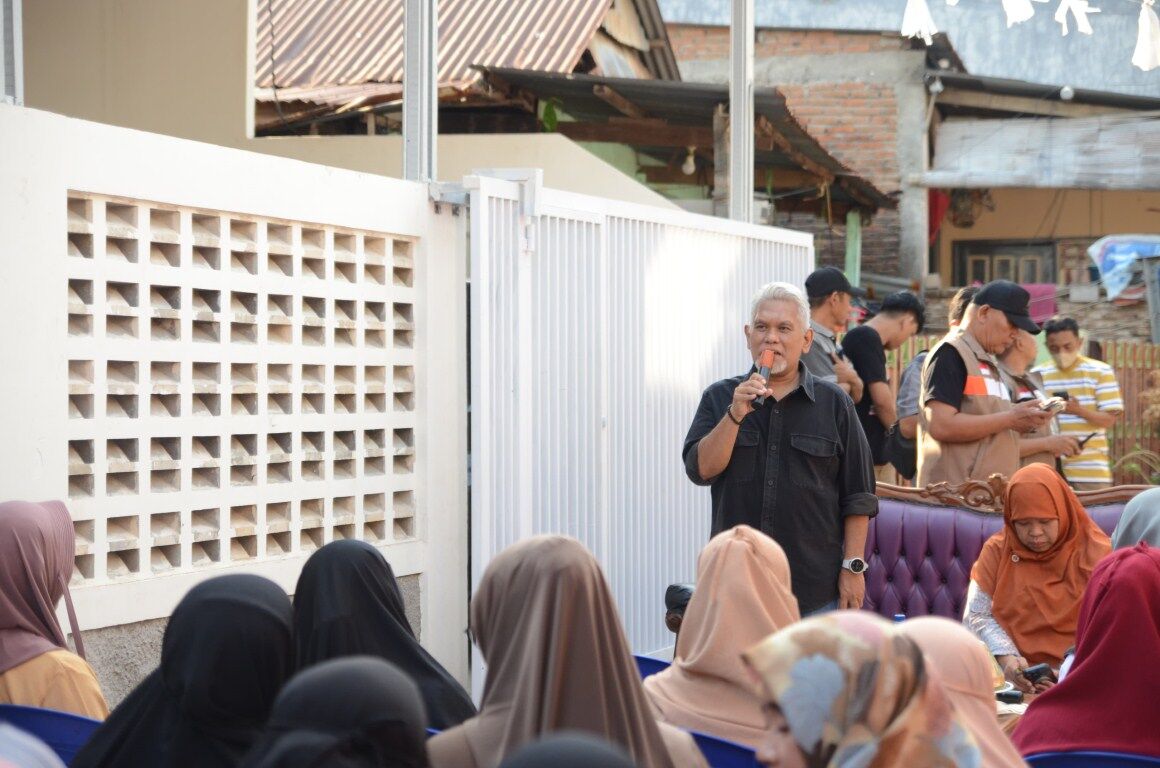 IST
PAKET BANTUAN--Calon wali kota Makassar nomor urut empat, Amri Arsyid akan menyiapkan 20 ribu paket bantuan modal usaha untuk ibu-ibu dan anak muda setiap tahunnya, jika terpilih pada Pilwali 27 November mendatang.
