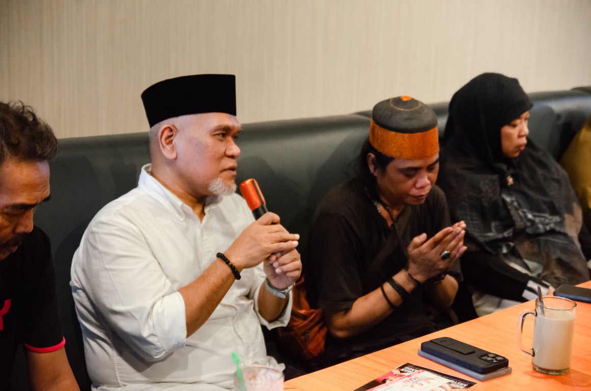 IST
TERIMA KUNJUNGAN--Calon wali kota Makassar Amri Arsyid ketika menerima kunjungan pengurus Lembaga Adat Pa'sereanta Firman Sombali, Kerajaan Islam kembar Gowa-Tallo 
