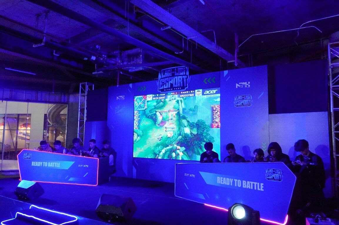 E-SPORT -- Para peserta yang berasal dari 28 tim terbaik tampil begitu antusias mengikuti kompetisi Mobile Legends bertajuk Lagi-Lagi E-Sport Volume 2 yang digelar di Nipah Park.

