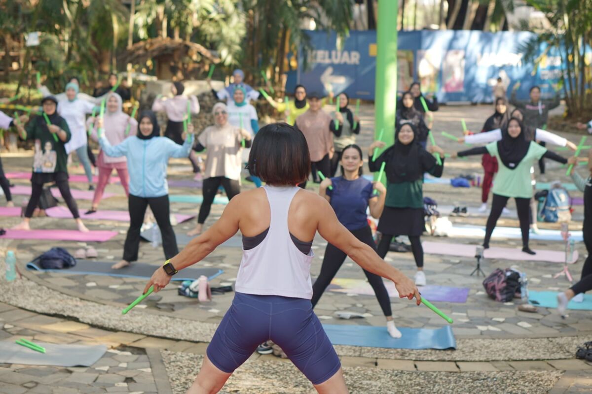 DIMINATI -- Morning Poundfit BWP yang digelar Kalla Land di kawasan Bugis Waterpark Adventure mulai banyak diminati pengunjung Bugis Waterpark.