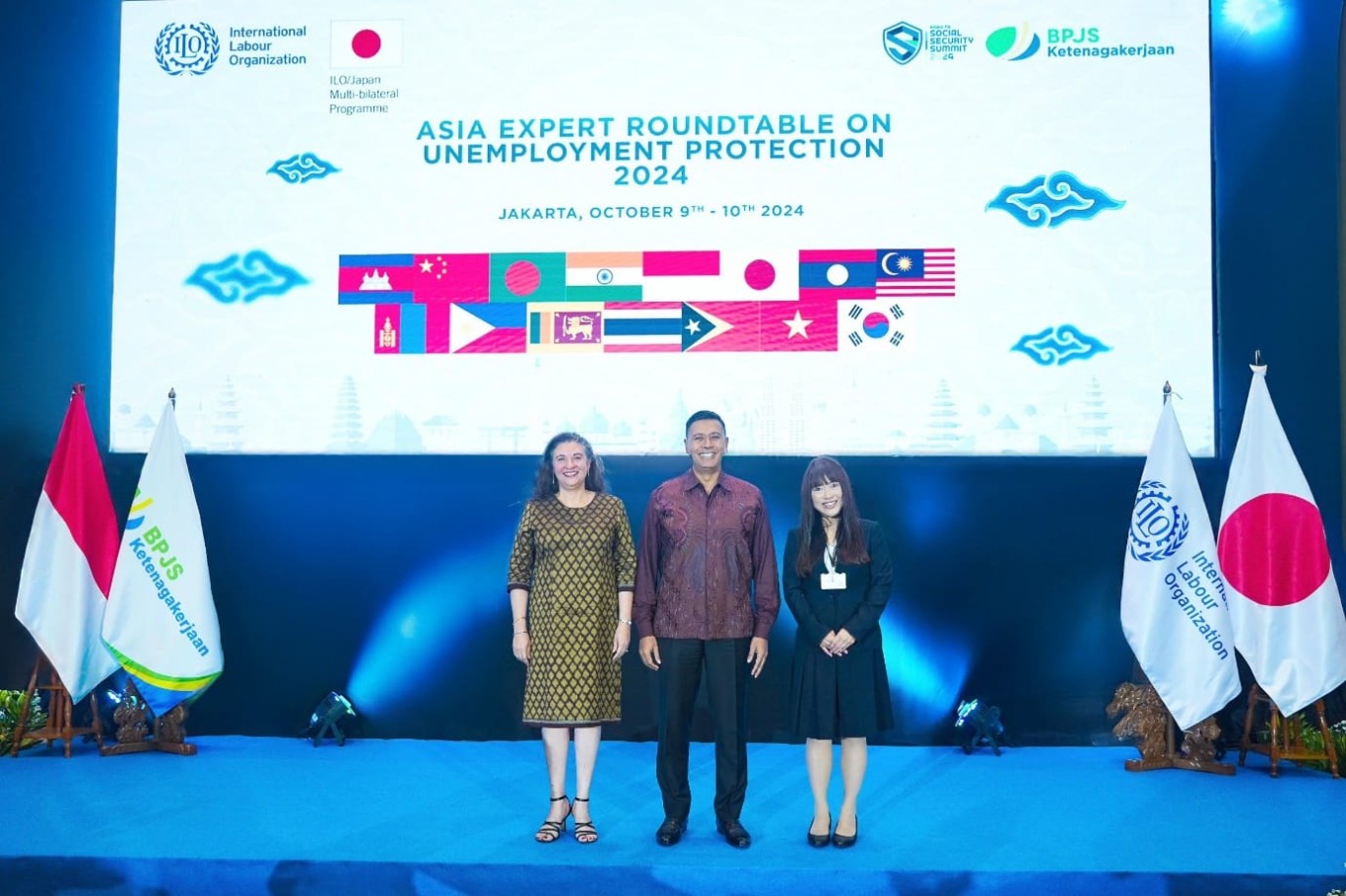 PERLINDUNGAN -- Dirut BPJS Ketenagakerjaan, Anggoro Eko Cahyo (tengah) pada acara forum internasional membahas perlindungan pengangguran bersama ILO.
