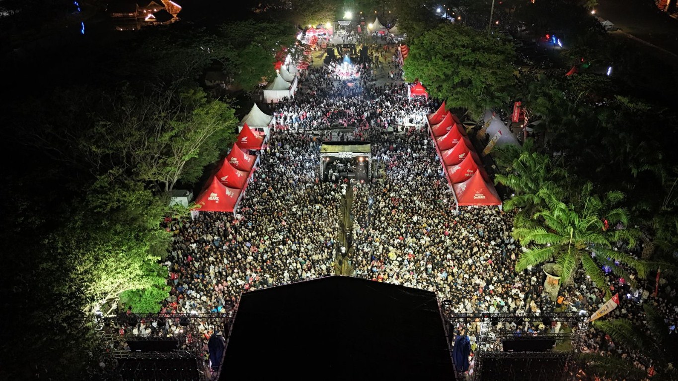 HBD 2024 -- Ribuan bikers Honda dari enam provinsi yang ada di Pulau Sulawesi memadati acara HBD 2024 yang digelar di kawasan Pantai Akkarena Makassar, Sabtu (19/10).
