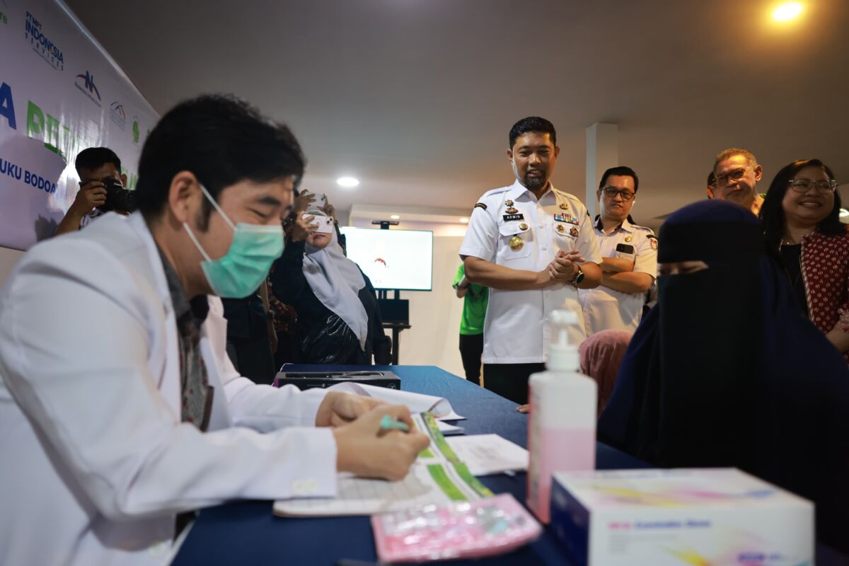 ist
STUNTING--Tim kesehatan dari PT Nusantara Infrastruktur dan  Rumah Sakit Hermina melakukan pemeriksaan ke ibu hamil serta memberikan makanan tambahan lokal dan vitamin, termasuk untuk 13 anak stunting selama 1 Tahun.