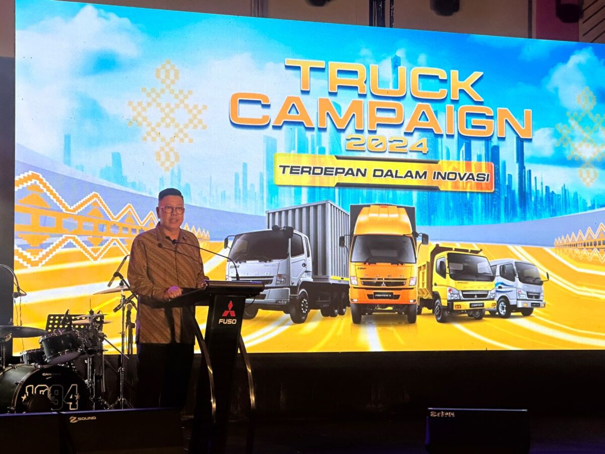 TRUCK CAMPAIGN -- Direktur Utama PT Sulawesi Berlian Motor, Kerry Yauwly, menyampaikan sambutan pada acara FUSO Truck Campaign 2024, di Hotel Claro Makassar, Jumat (25/10).