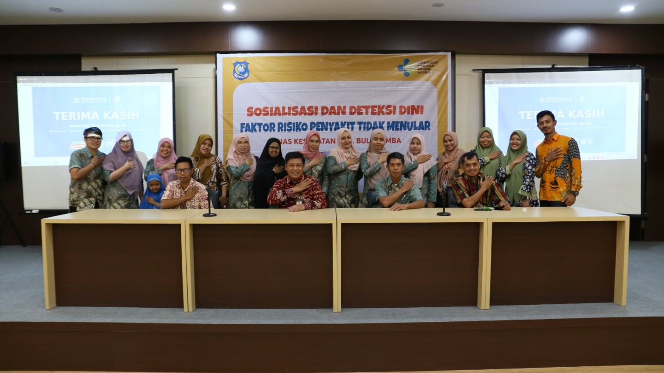 SKRINING -- Kantor Pelayanan Pajak Pratama Bulukumba menjadi tuan rumah kegiatan sosialisasi dan skrining kesehatan yang diselenggarakan Bidang Pencegahan dan Pengendalian Penyakit (P2P) Dinas Kesehatan Kabupaten Bulukumba, Rabu (2/10).
