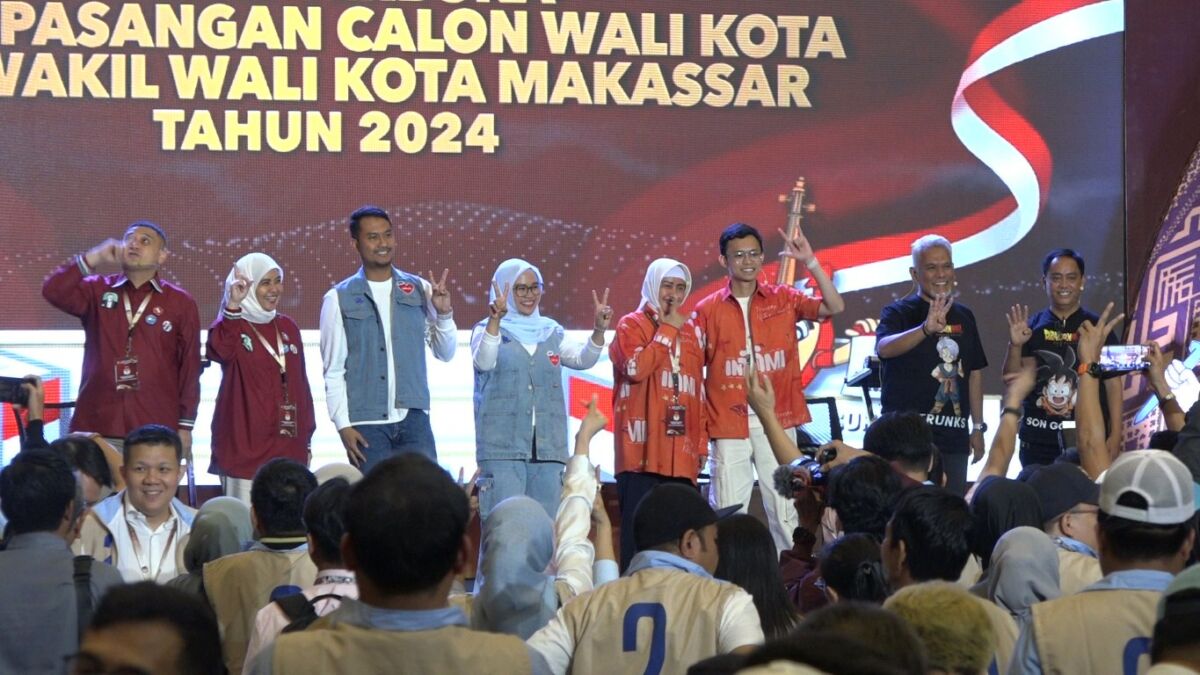 
BKM/MUH ANWAR
DEBAT PILWALI-Empat pasangan calon wali kota dan wakil wali kota Makassar mengikuti debat yang dilaksanakan KPU Makassar di Hotel Dalton, Sabtu (26/10). 