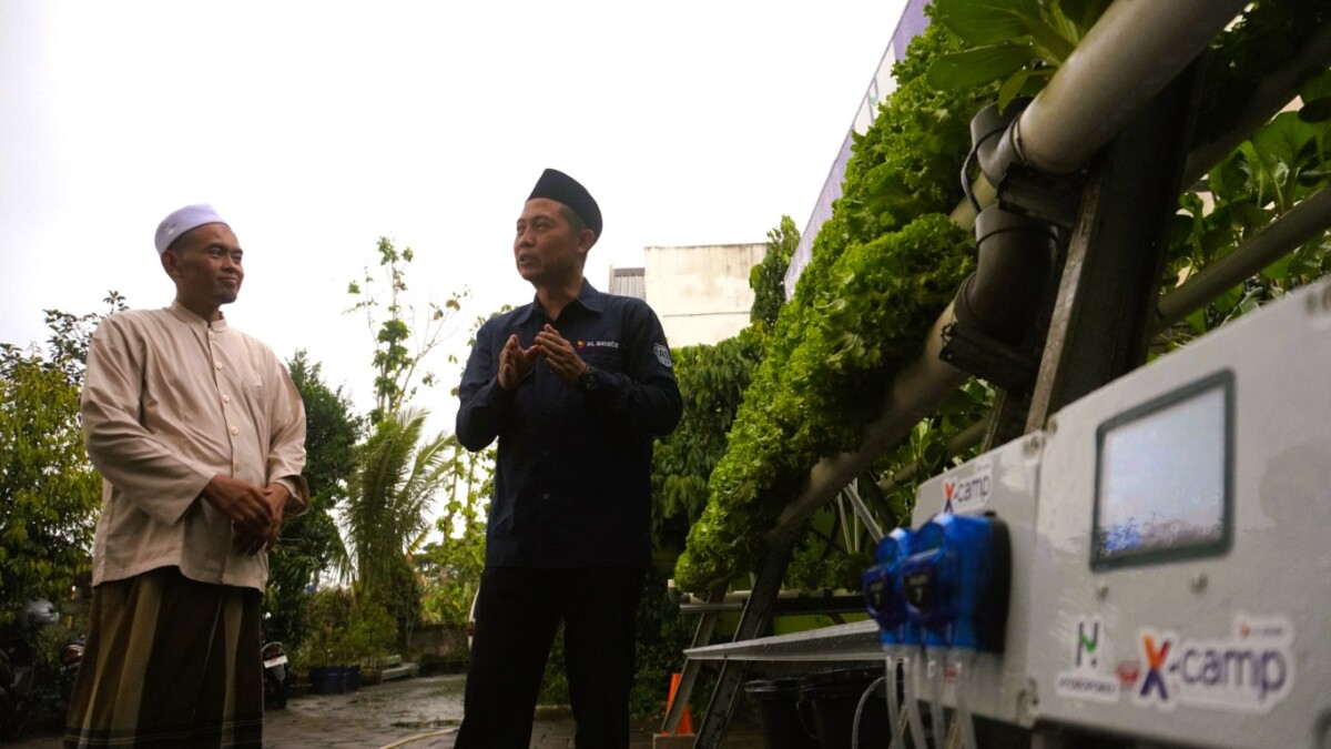HYDROPONIX -- Tim XL Axiata sedang menjelaskan sekaligus memperkenalkan solusi digital inovatif terbaru dari XL, yaitu XL Axiata HydroponiX. 
