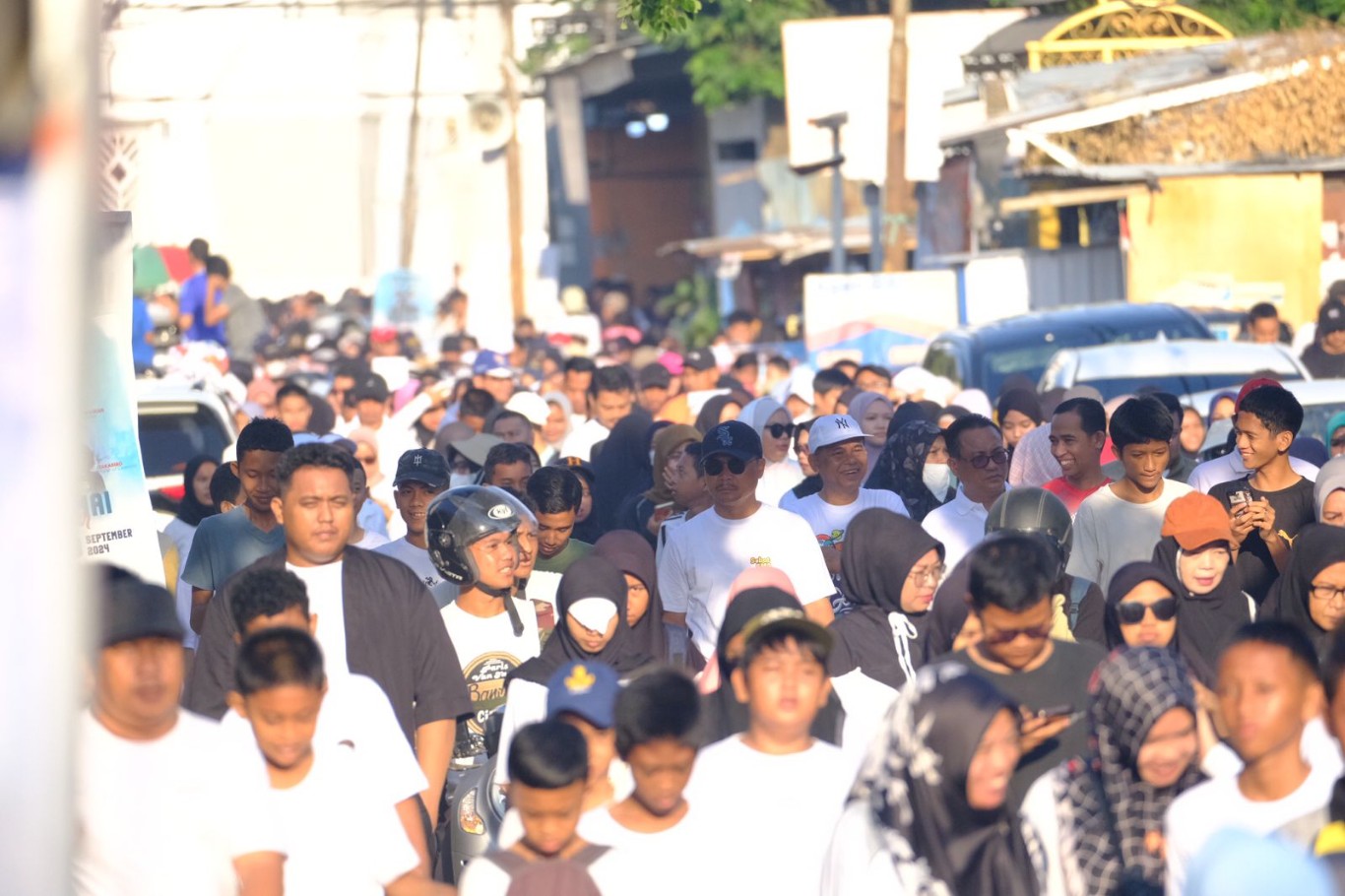 IST
JALAN SEHAT -- Pemkab Gowa sebagai penyumbang peserta dalam rekor MuRI jalan sehat peserta terbanyak yang digelar Pemprov Sulsel hari Minggu (13/10). 
