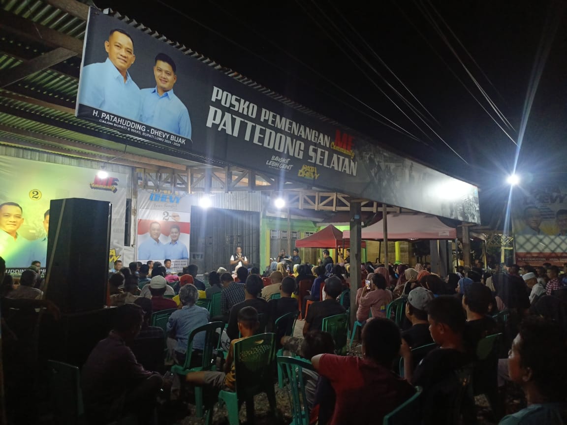 KAMPANYE -- Pasangan calon bupati dan wakil bupati Luwu Patahudding-Dhevy Bijak Pawindu melaksanakan kampanye monologis di Desa Pattedong Selatan, Kecamatan Ponrang Selatan, Senin (14/10).
