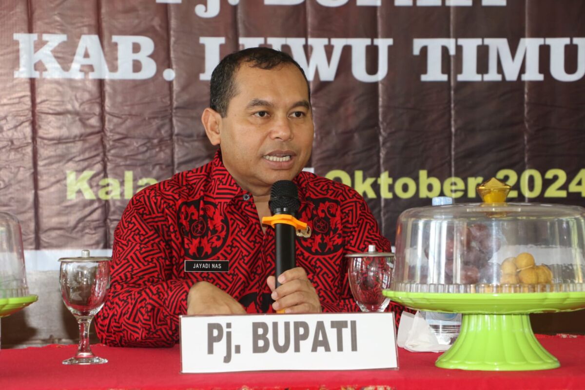 RAKOR -- Pjs Bupati Luwu Timur Jayadi Nas memaparkan penanganan percepatan penurunan stunting pada kegiatan Rakor dan silahturahmi bersama Forkopimcam Mangkutana di Aula Kantor Camat Mangkutana, Kamis (24/10).
