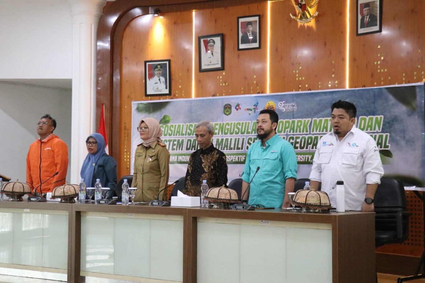 SOSIALISASI -- Dinas Pariwisata, Pemuda dan Olahraga (Disparmudora) Pemerintah Kabupaten Luwu Timur mengadakan sosialisasi pengusulan Geopark Matano dan Sistem Danau Malili sebagai Geopark Nasional di Aula Rumah Jabatan Bupati Luwu Timur baru-baru ini. 

