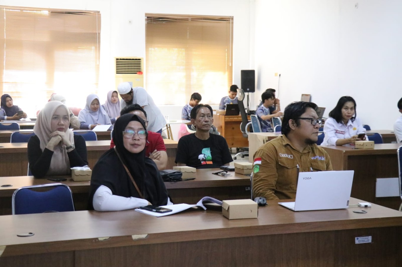PENILAIAN -- Pemkab Luwu Timur mengikuti penilaian interviu evaluasi Sistem Pemerintahan Berbasis Elektronik (SPBE) Tahun 2024 oleh Kementerian PANRB secara daring di Aula Media Center Dinas Kominfo-SP Lutim belum lama ini. 
