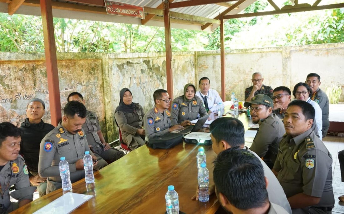 AKSI PERUBAHAN -- Kepala Bidang Trantibum dan Linmas Satpol PP Lutim, Yasruddin, selaku Reformer dalam aksi perubahannya pada PKA Angkatan ke V tahun 2024 membentuk Satgas Si Praja (Sinergi Pengawasan Remaja Antar Satpolpp, Masyarakat dan Sekolah).
