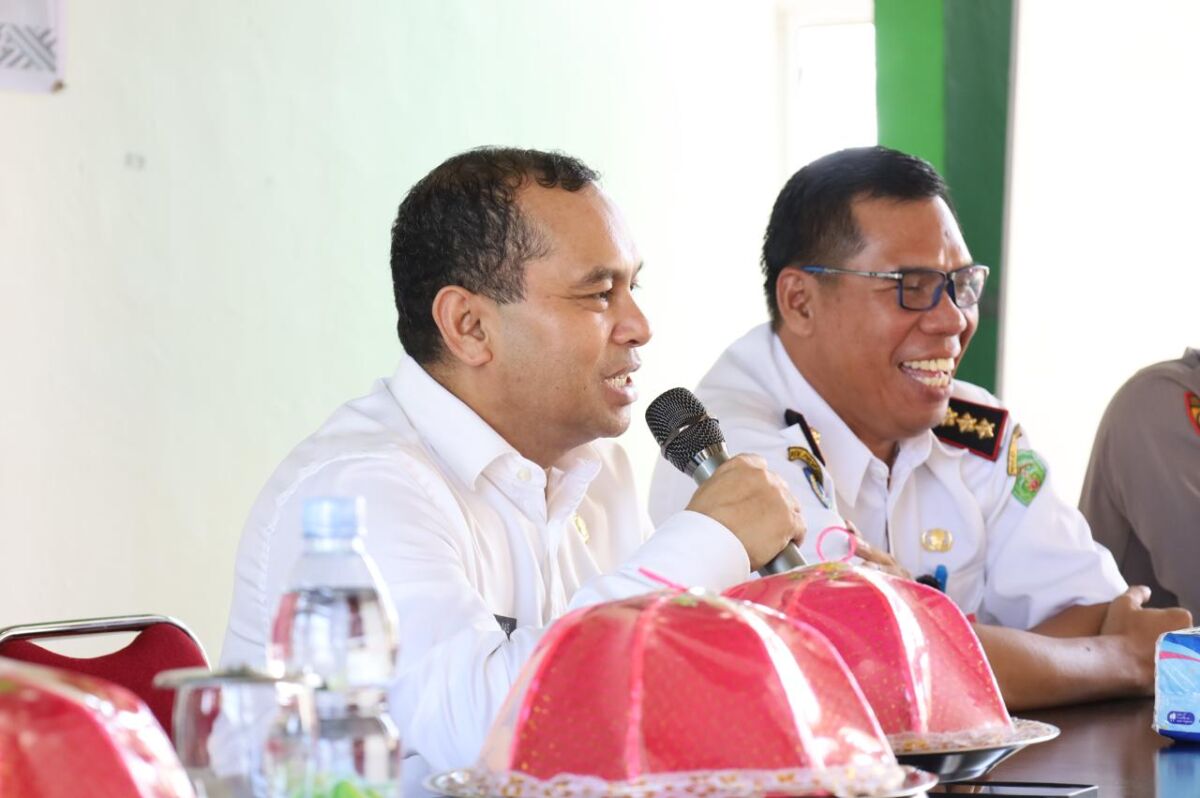 SAFARI -- Pjs Bupati Luwu Timur, Jayadi Nas melanjutkan safari kunjungannya dalam rangka memantau kondisi wilayah yang ada di kecamatan Kecamatan Tomoni dan Tomoni Timur baru-baru ini.
