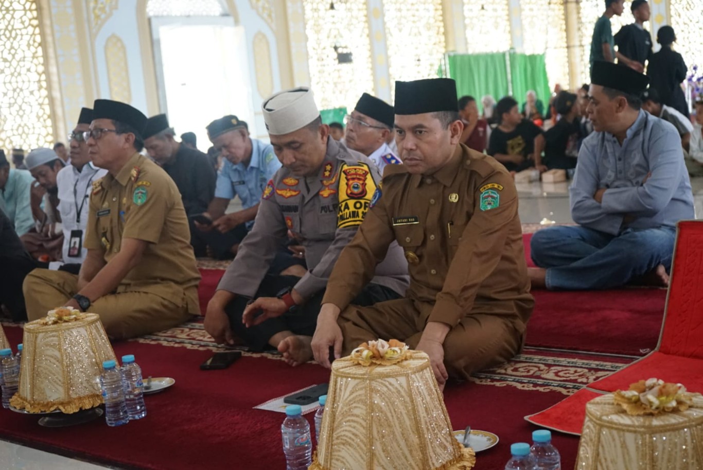 MAULID -- Pjs Bupati Luwu Timur, Jayadi Nas menghadiri Peringatan Maulid Nabi Muhammad SAW yang diselenggarakan oleh Pengurus Masjid Babul Khaer, Desa Puncak Indah, Malili, Senin (8/10)
