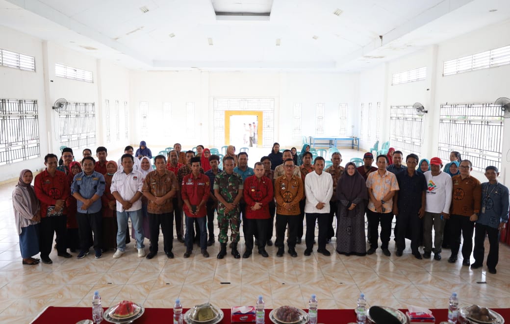 SAFARI -- Pjs Bupati Luwu Timur, Jayadi Nas melanjutkan program safari kunjungannya ke Kecamatan Angkona baru-baru ini.  Angkona merupakan kecamatan ke empat yang dikunjungi dalam rangka bersilaturahmi dan memastikan pelayanan serta program pemerintah berjalan dengan baik.
